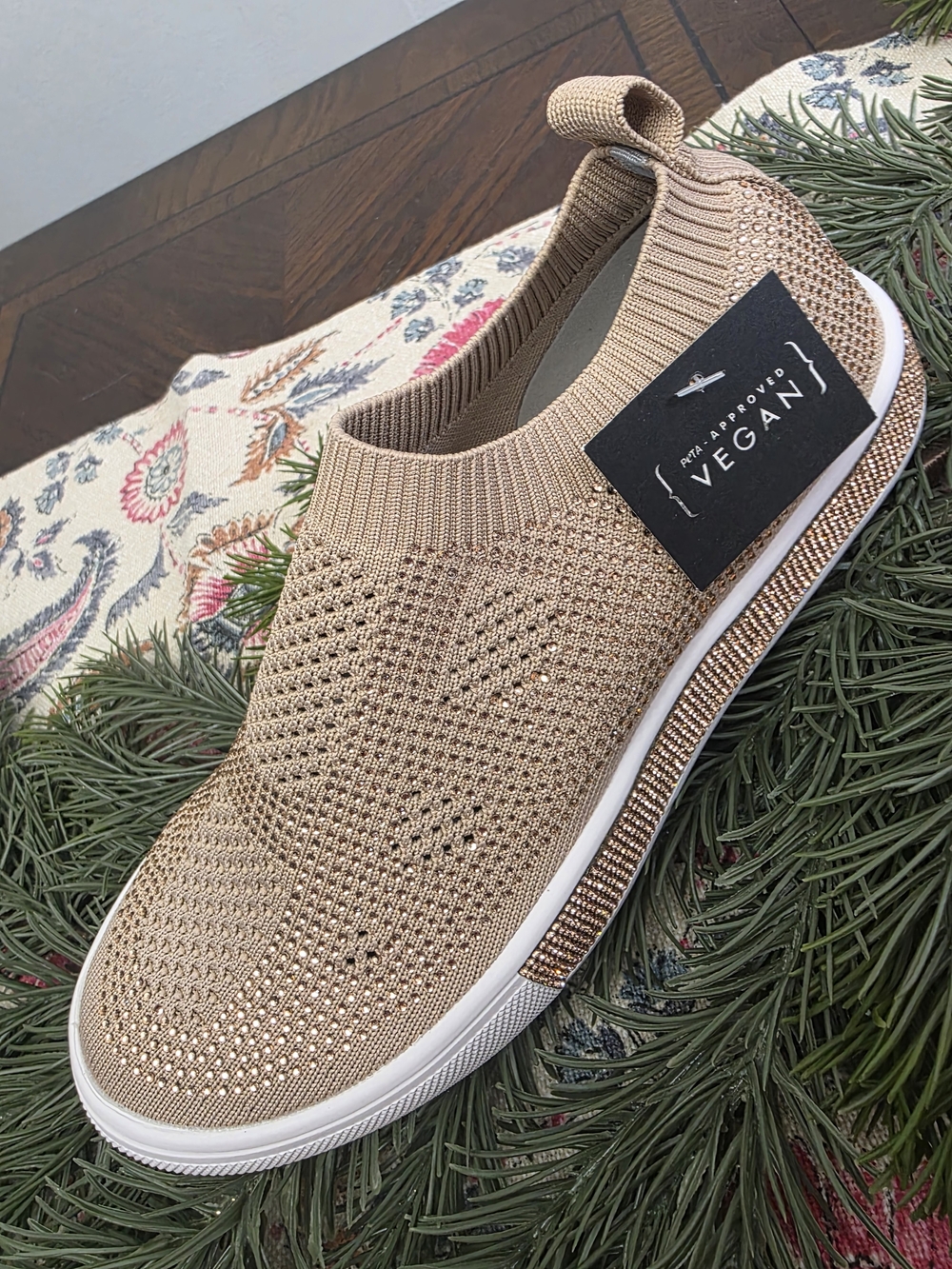 bernie mev. Women's Glamour Slip-on Sneakers in Blush